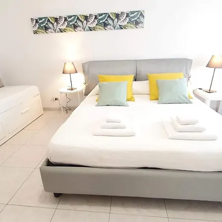 Doctor House - Policlinico Apartament *